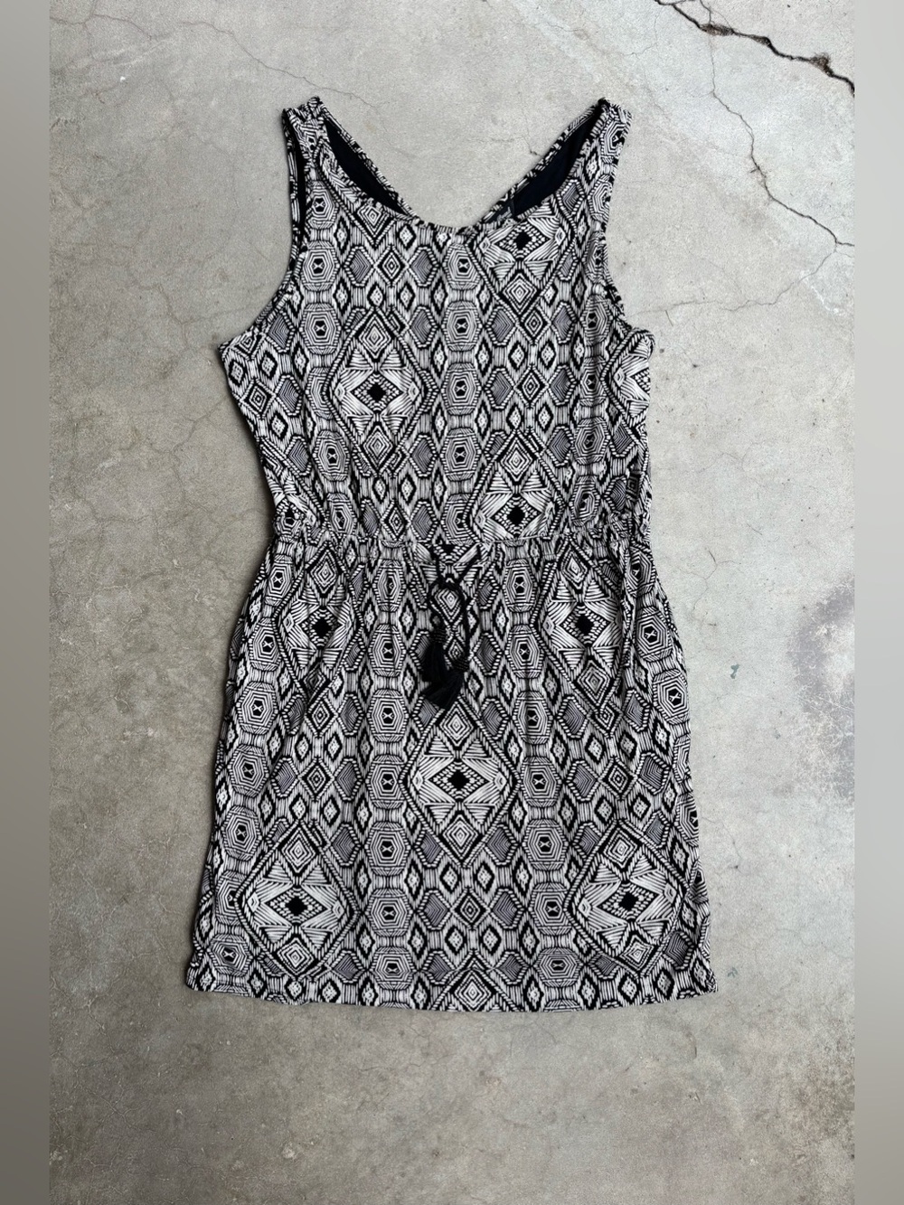 Lucky Brand Large Sleeveless Black & White Geometric Print Dress with Tie Tassle
